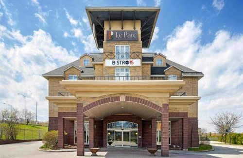District Saint - Raymond - Vanier Hotel | Le Parc Gatineau, Tapestry Collection by Hilton
