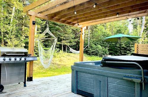 Notre-Dame-de-la-Merci Ski Chalet | Le Saïra Spa, billiards, sauna, AC, St-Donat