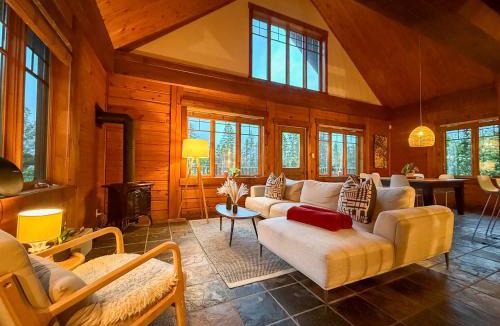 Notre-Dame-de-la-Merci Ski Chalet | Le Saïra Spa, billiards, sauna, AC, St-Donat
