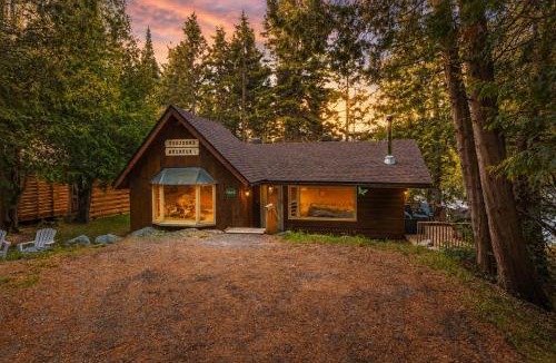 Sainte-Lucie-des-Laurentides House | Le Toujours Heureux avec SPA, waterfront, and dock