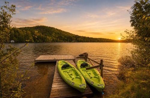 Sainte-Lucie-des-Laurentides House | Le Toujours Heureux avec SPA, waterfront, and dock