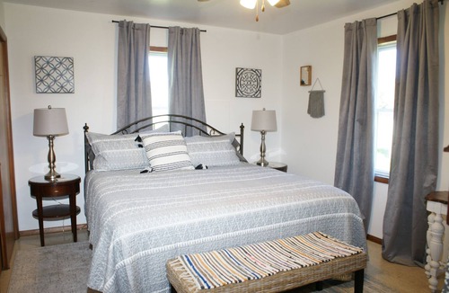 Middlebury House | Lemon Hill Amish Guest House. . . an Amish themed, whole house experience.
