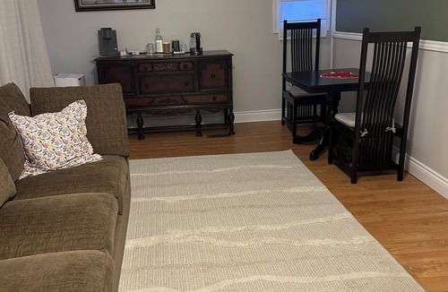 North Grenville Apartment | Linden Leaf Gasthaus Inn, 2 minutes from 416 close to 401. Restaurant on site