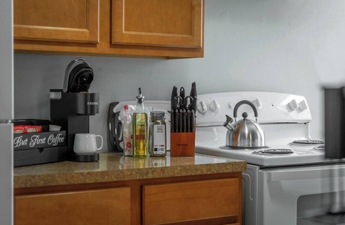University Circle Apartment | Little Italy · Group Stay · 4 TV's · Pet Friendly