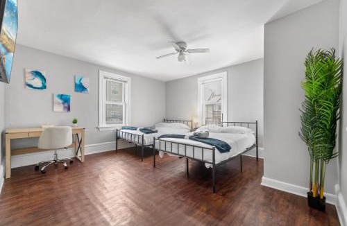 Little Italy Apartment | Little Italy Group Stay 4 TV's Pet Friendly