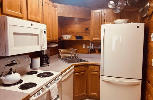 Burton House | Little Loch (2-Bedroom Home) by RedAwning
