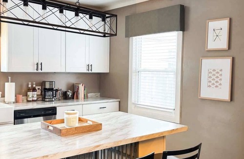Lakewood House | LKWD Retreat - Hot Tub, Fenced Yard, PET friendly