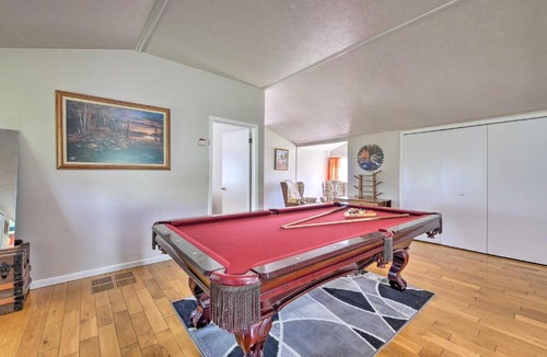 Huntsburg House | Loft Unplugged w/Outdoor Space in Amish Country!