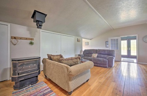 Huntsburg House | Loft Unplugged w/Outdoor Space in Amish Country!