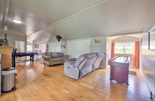 Huntsburg House | Loft Unplugged w/Outdoor Space in Amish Country!