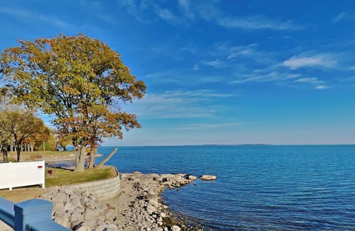 Put-in-Bay Condo | Love Being Near the Water? Perfect | 10 ppl | C111