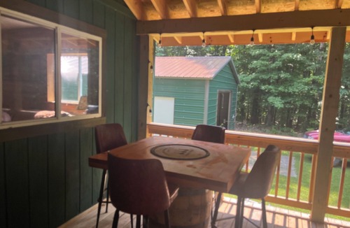 Iron River Cabin | Lovely 2-bedroom off-grid cabin deep in the woods
