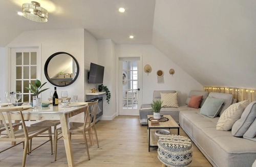 Quartier 5-4 Apartment | Lovely Boho Spa Sauna AC and Free Parking