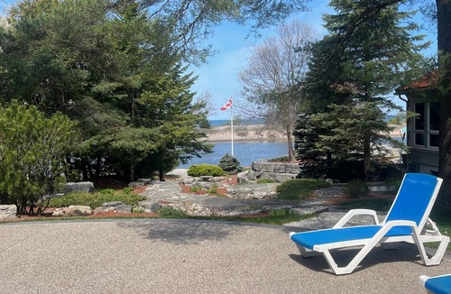 Wasaga Beach Cottage | Lovely Water Front Cottage- pool,firepit and amenities near by & access to water