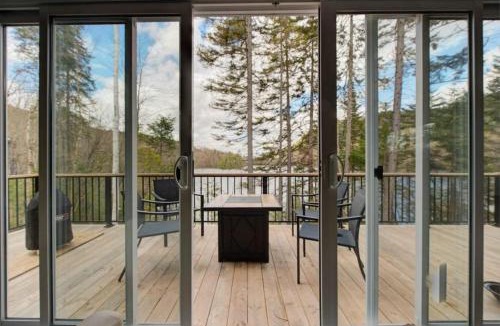 Mauricie Ski Chalet | Luft Skift Spa - Waterfront & Private Spa