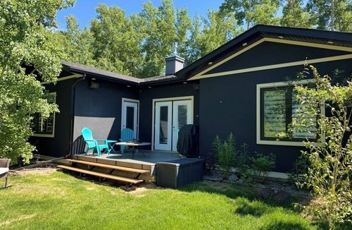 Markerville Cabin | LuKai Residents located in the Summer Village of Sylvan Lake. Short walk to lake