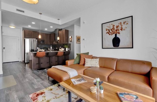 Southwest Edmonton Apartment | Lux Condo | 2 BR | AC | Balcony Wt BBQ