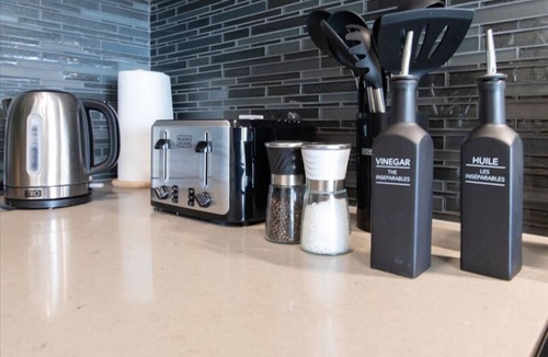 Southwest Edmonton Apartment | Lux Condo | 2 BR | AC | Balcony Wt BBQ