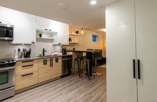 Southwest Edmonton Apartment | Lux Suite UofA: Sep Entrance | Walk to Whyte Ave