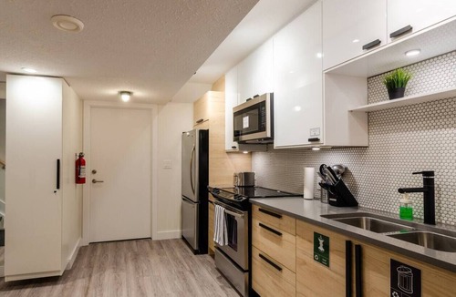 Southwest Edmonton Apartment | Lux Suite UofA: Sep Entrance | Walk to Whyte Ave