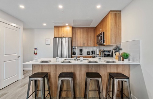 Connaught Apartment | Luxe Downtown Retreat W/2 Free Parking!