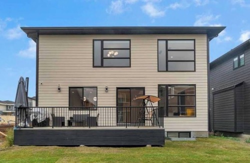 Chestermere House | Luxe Elite Escape 8 bdrm near Lake!