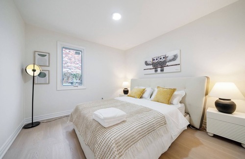 Niagara Hotel | Luxe Group Stay in King West
