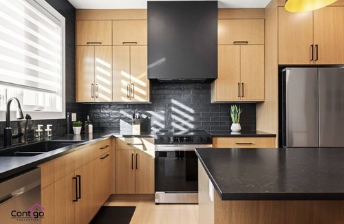 Northwest Edmonton House | Luxe Retreat | Sleeps 12 | Garage | AC | 10 min DT