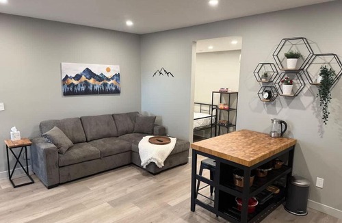 Southeast Calgary House | Luxurious and Cozy 1 Bedroom Basement Suite Patio