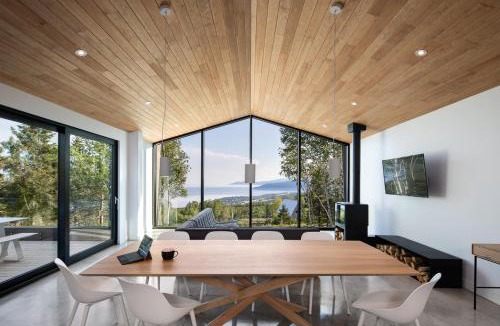 La Malbaie Ski Chalet | Luxurious Chalet with Pool, Sauna, Spa & Amazing View