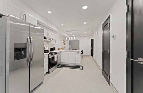 Ruthven House | Luxury 171-11 Condos with Magnificent Lakeviews