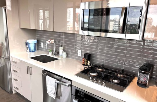 Connaught Condo | Luxury 2 Bed, Private XL Balcony Downtown, Free Parking