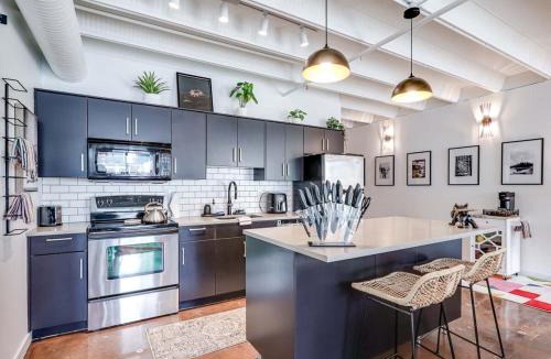 Downtown Edmonton Apartment | Luxury 2BR 2BA Loft Ice District W Heated Parking