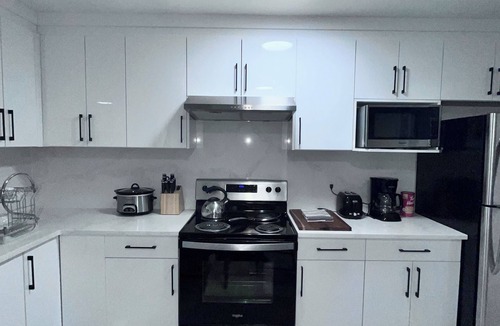 Delta House | Luxury 2BR Delta Stay Free Parking Near Van