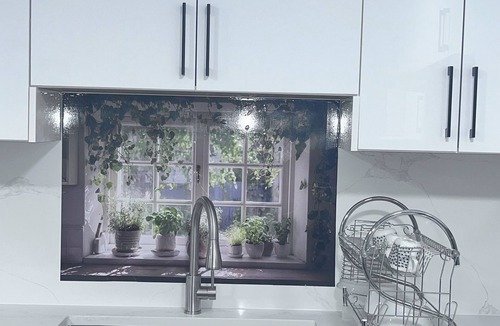 Delta House | Luxury 2BR Delta Stay Free Parking Near Van