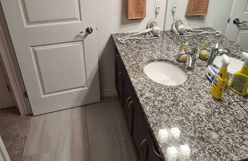 London House | Luxury 3-Bedroom townhouse close to UWO/Hospital