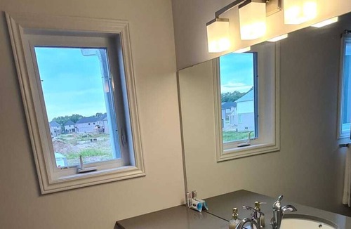 London House | Luxury 3-Bedroom townhouse close to UWO/Hospital