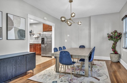 Hough House | Luxury 4 BR Near Cleveland Clinic, UH & CWRU!