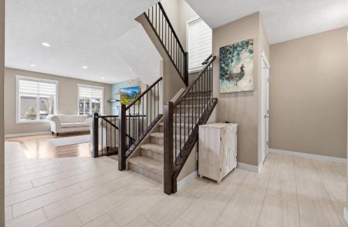 St. Albert House | Luxury 4BR and 3,5 Bath in Beautiful Neighborhood