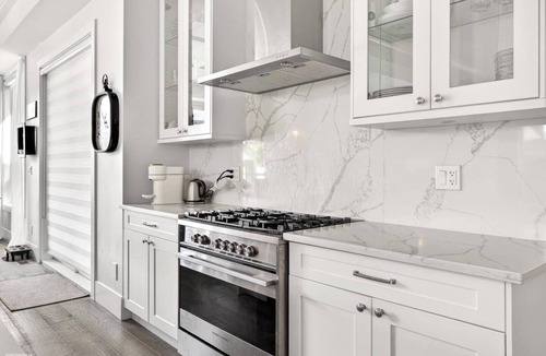 Crescent Beach House | Luxury 4BR | Steps to Beach, Hot Tub & Theatre