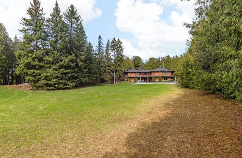 Pickering Villa | Luxury 5 Bedroom Nature Villa in Beautiful Pickering with Swimming Pool