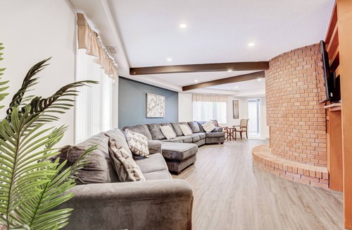 Pickering Villa | Luxury 5 Bedroom Nature Villa in Beautiful Pickering with Swimming Pool