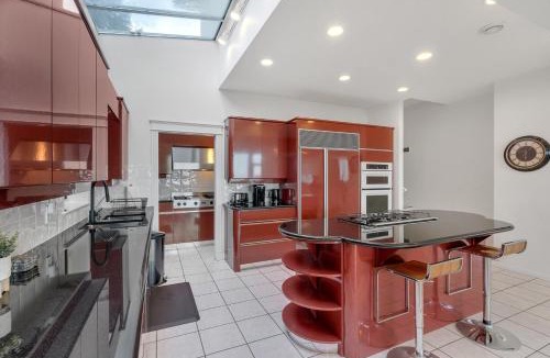 West Vancouver House | Luxury 6BR West Van Villa - Sky-High Ocean Views