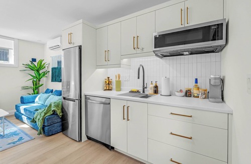 Fairfield Apartment | Luxury Bachelor Guesthouse - New Built - Wifi
