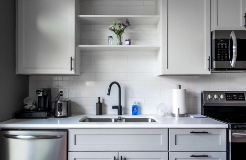 Ohio City Apartment | Luxury Condo 10 Minutes from First Energy Stadium E6