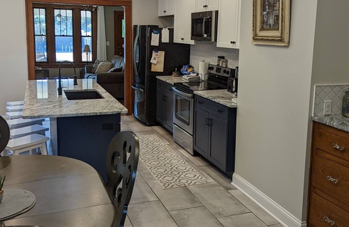 Coshocton Apartment | Luxury craftsman house in town center