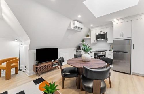 Keelesdale - Eglinton West Apartment | Luxury Deluxe 1 BR - 1 Bed - New Build - Near Downtown