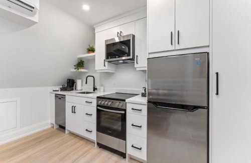 Keelesdale - Eglinton West Apartment | Luxury Deluxe 1 BR - 1 Bed - New Build - Near Downtown