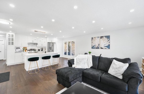 Kitchener House | Luxury Estate newly Renovated with 5 BD and 65 inch TV