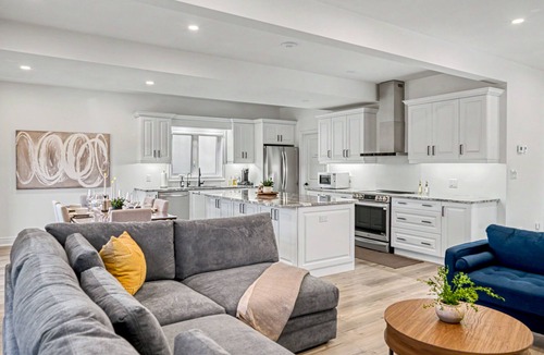 Thorold House | Luxury Family Home w/Chef's Kitchen Near Falls